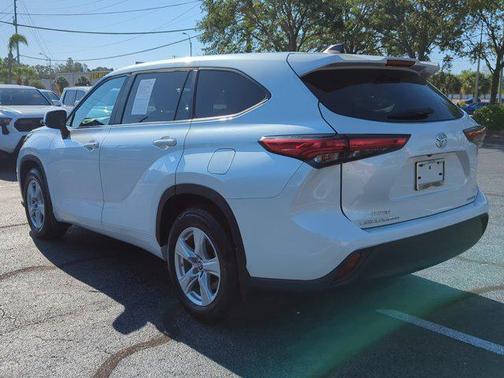 2023 Toyota Highlander LE