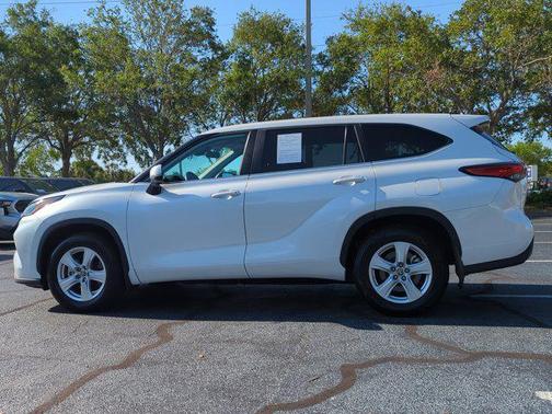 2023 Toyota Highlander LE