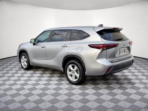 Celestial Silver Metallic 2024 Toyota Highlander LE