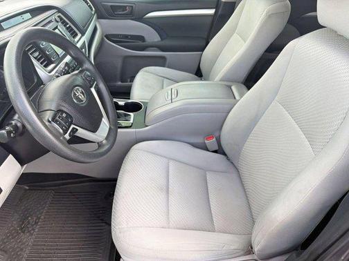 Predawn Gray Mica 2019 Toyota Highlander LE
