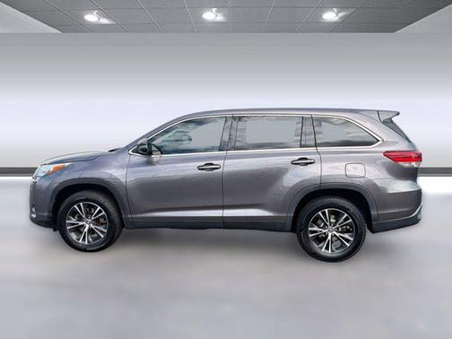 Predawn Gray Mica 2019 Toyota Highlander LE