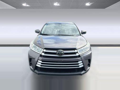 Predawn Gray Mica 2019 Toyota Highlander LE