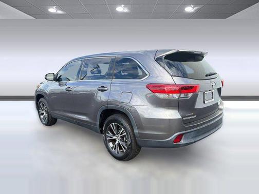 Predawn Gray Mica 2019 Toyota Highlander LE