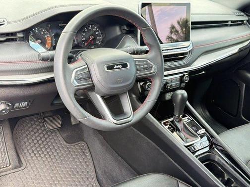 Diamond Black Crystal Pearlcoat 2025 Jeep Compass Trailhawk
