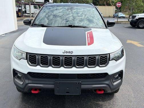 Diamond Black Crystal Pearlcoat 2025 Jeep Compass Trailhawk