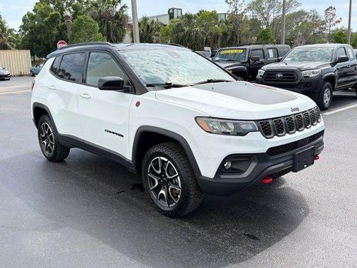 Diamond Black Crystal Pearlcoat 2025 Jeep Compass Trailhawk
