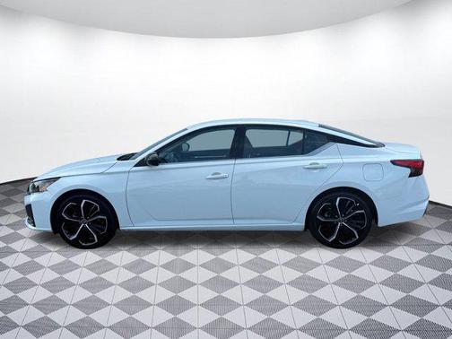 2023 Nissan Altima SR FWD