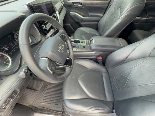 Midnight Black Metallic 2021 Toyota Highlander Platinum