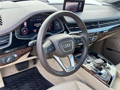 Black 2018 Audi Q7 3.0T Prestige