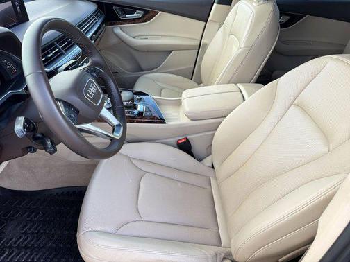 Black 2018 Audi Q7 3.0T Prestige