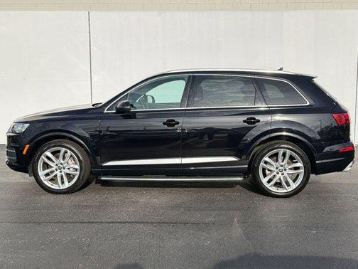 Black 2018 Audi Q7 3.0T Prestige
