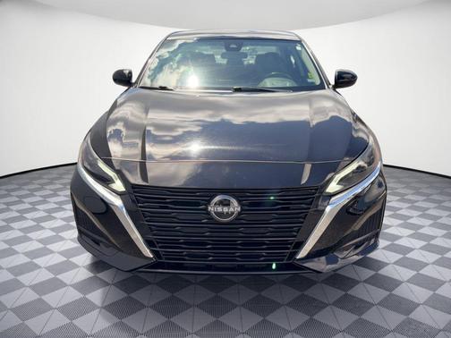 Super Black 2025 Nissan Altima SR FWD