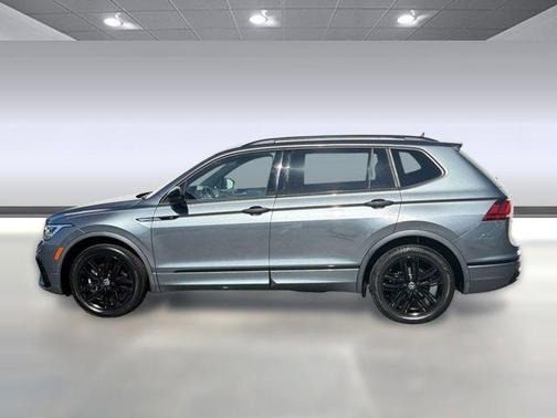 Platinum Gray Metallic 2022 Volkswagen Tiguan 2.0T SE R-Line Black