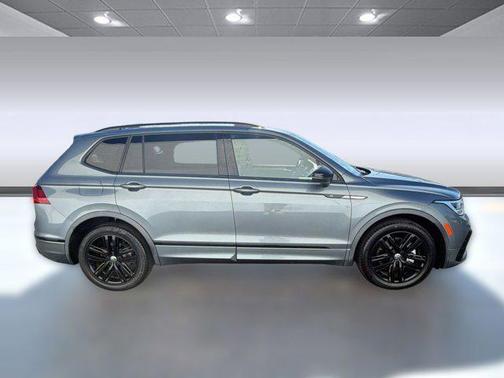 Platinum Gray Metallic 2022 Volkswagen Tiguan 2.0T SE R-Line Black
