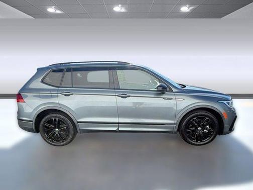 Platinum Gray Metallic 2022 Volkswagen Tiguan 2.0T SE R-Line Black