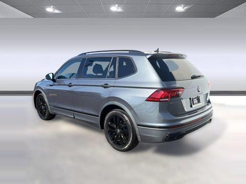 Platinum Gray Metallic 2022 Volkswagen Tiguan 2.0T SE R-Line Black