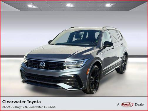 Platinum Gray Metallic 2022 Volkswagen Tiguan 2.0T SE R-Line Black