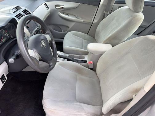 Classic Silver Metallic 2013 Toyota Corolla LE