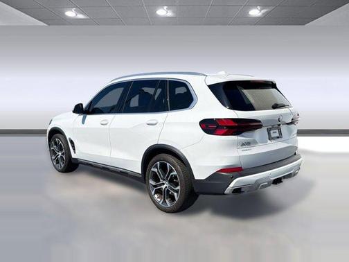 Alpine White 2024 BMW X5 sDrive40i