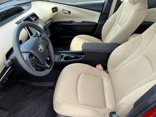 2019 Toyota Prius XLE