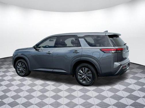 2022 Nissan Pathfinder S 4WD