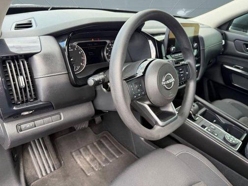 2022 Nissan Pathfinder S 4WD