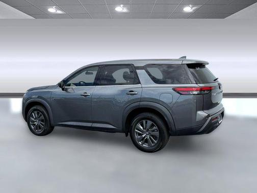 2022 Nissan Pathfinder S 4WD