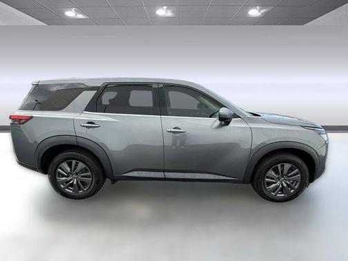 2022 Nissan Pathfinder S 4WD
