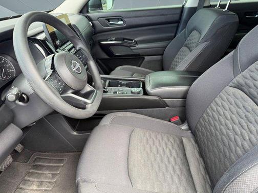 2022 Nissan Pathfinder S 4WD