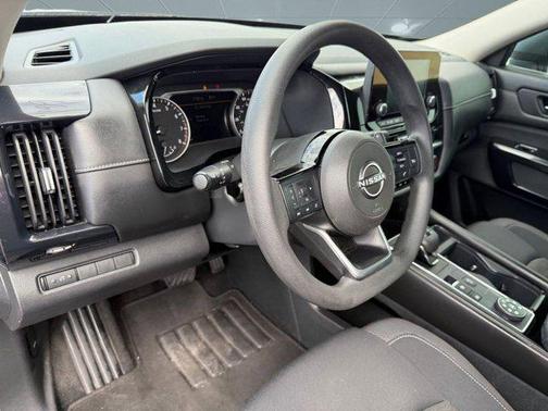 2022 Nissan Pathfinder S 4WD
