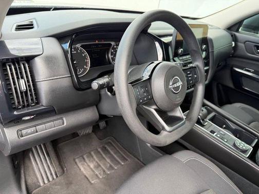 2022 Nissan Pathfinder S 4WD