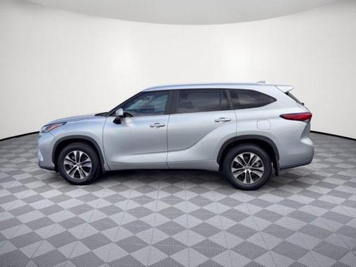 Celestial Silver Metallic 2023 Toyota Highlander Platinum