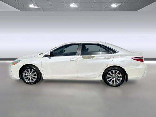 White 2015 Toyota Camry XSE