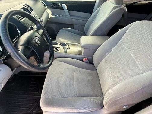 2010 Toyota Highlander SE