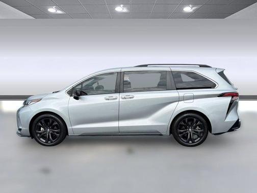 Celestial Silver Metallic 2022 Toyota Sienna XSE 7 Passenger