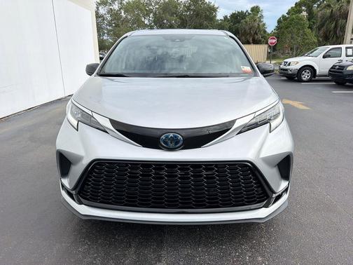 Celestial Silver Metallic 2022 Toyota Sienna XSE 7 Passenger