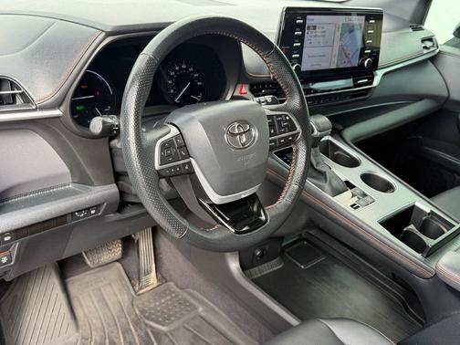 Celestial Silver Metallic 2022 Toyota Sienna XSE 7 Passenger