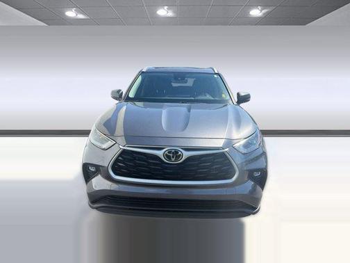 Magnetic Gray Metallic 2023 Toyota Highlander XLE
