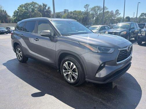 Magnetic Gray Metallic 2023 Toyota Highlander XLE