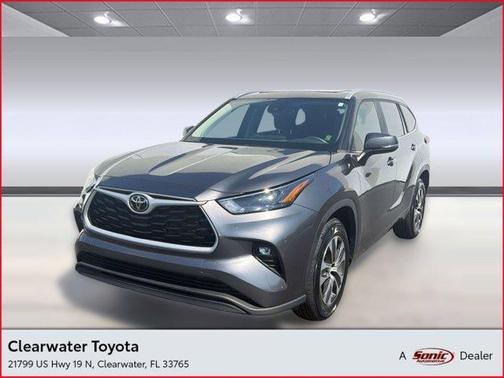 Magnetic Gray Metallic 2023 Toyota Highlander XLE