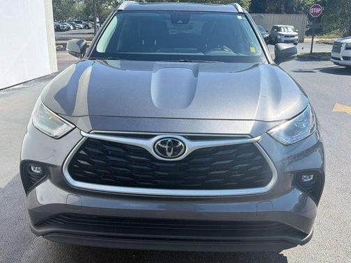 Magnetic Gray Metallic 2023 Toyota Highlander XLE
