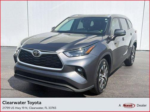 Magnetic Gray Metallic 2023 Toyota Highlander XLE