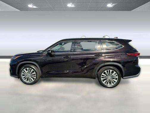 Brown 2022 Toyota Highlander Hybrid Platinum