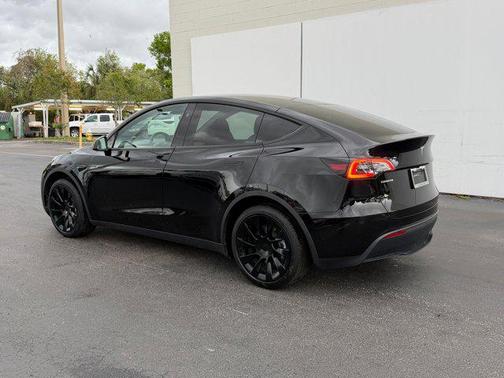 2024 Tesla Model Y Long Range Single Motor Rear-Wheel Drive