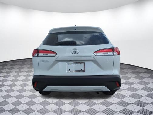 2025 Toyota Corolla Cross LE