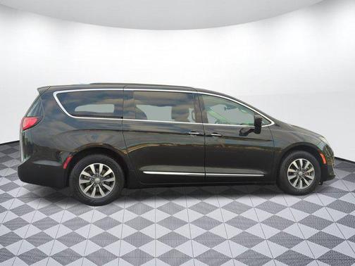 2020 Chrysler Pacifica Touring-L Plus