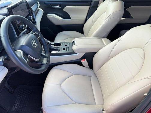 Ruby Flare Pearl 2024 Toyota Highlander XLE