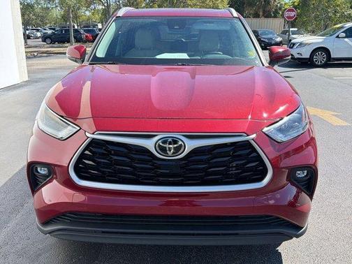 Ruby Flare Pearl 2024 Toyota Highlander XLE