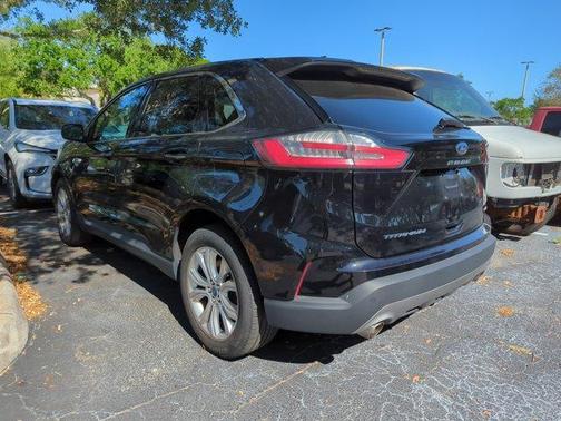 2022 Ford Edge Titanium