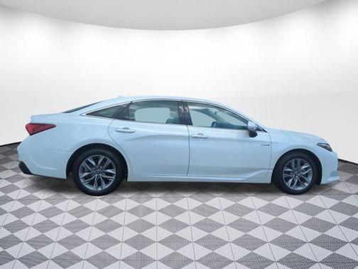 2019 Toyota Avalon Hybrid XLE